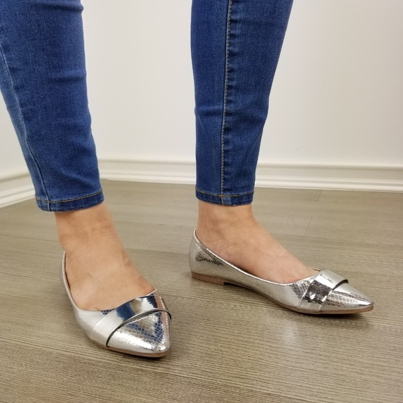 Silver Metallic Pointy Toe Slip On Flats -U - Picture 3 of 8